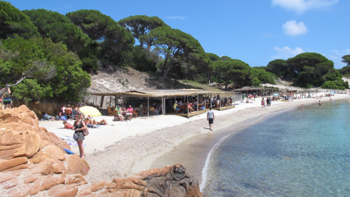 Bons plans pour profiter des plages en Corse à moindre coût