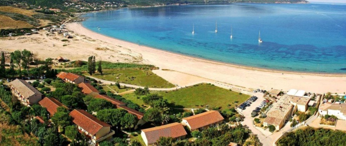 Plage de Lava et hôtel Marina di Lava