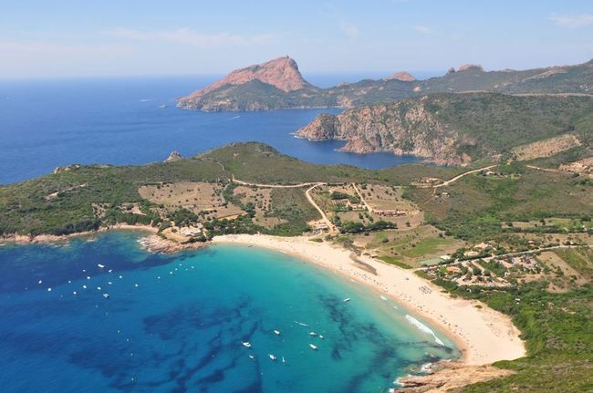 Plage d'Arone et le Capo Rosso