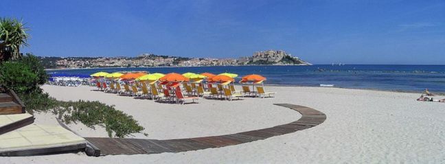 Plage de la Pinède ©Pierre Bona / Wikipédia