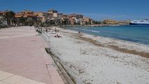 Ile rousse et sa plage.