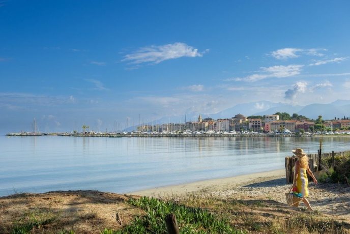 Séjour en camping à Saint Florent pour découvrir les plages du nord 