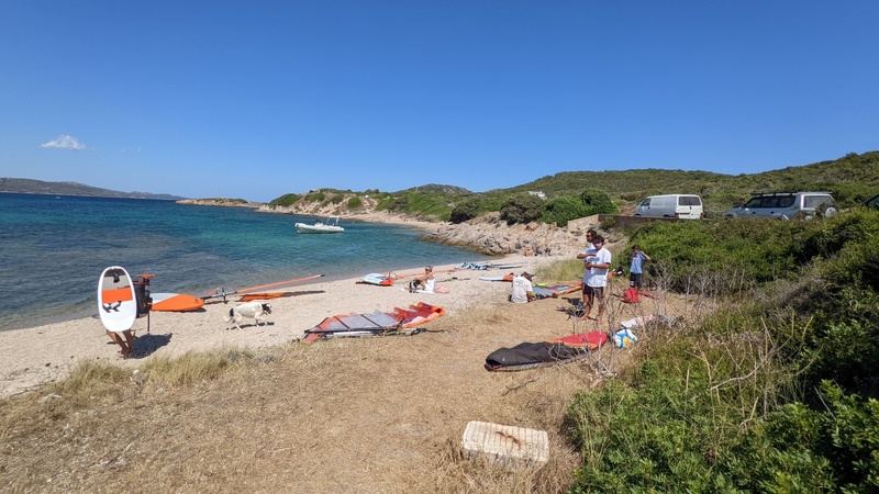 Comment bien préparer une journée d'activités nautiques sur les plages en Corse ? 