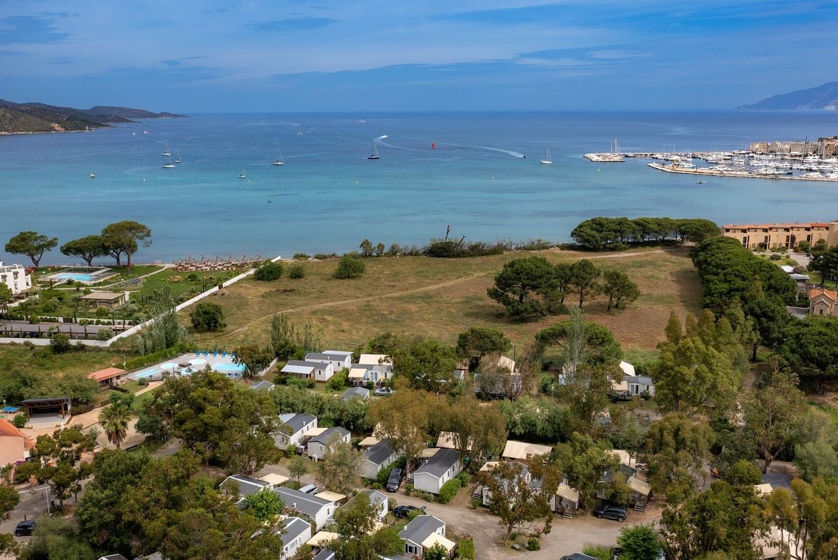 Séjour en camping à Saint Florent pour découvrir les plages du nord 