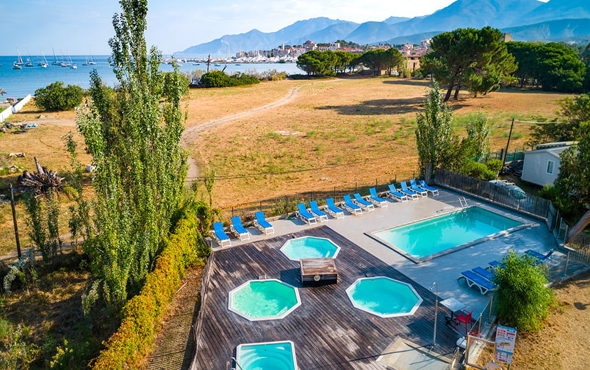 Séjour en camping à Saint Florent pour découvrir les plages du nord 