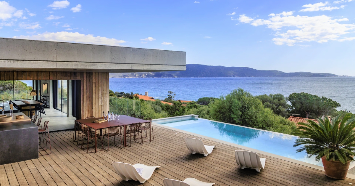 Voyager en Corse : activités, détente et villas de luxe