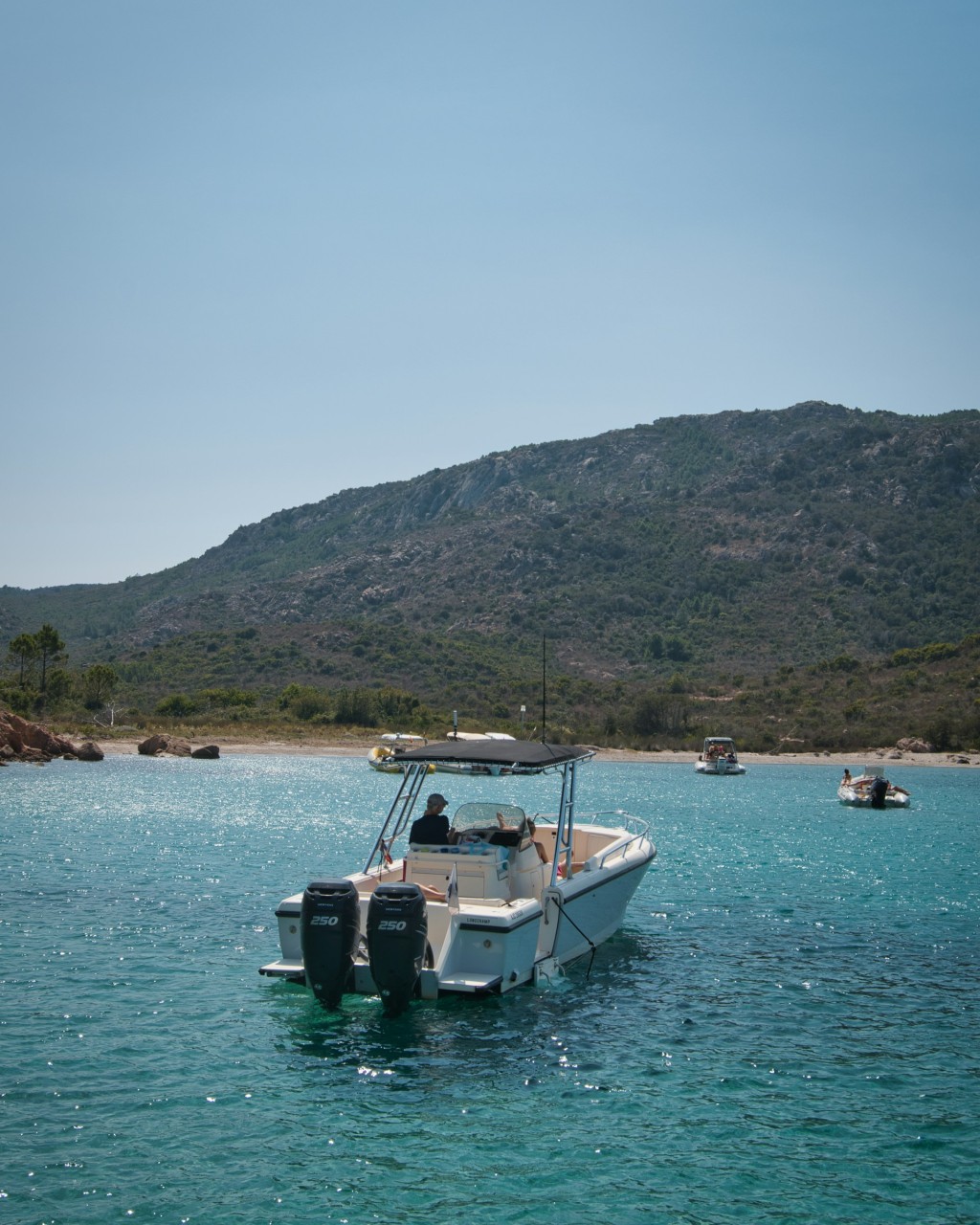 Pêcher en vacances en Corse, une autre façon de découvrir les plages corses