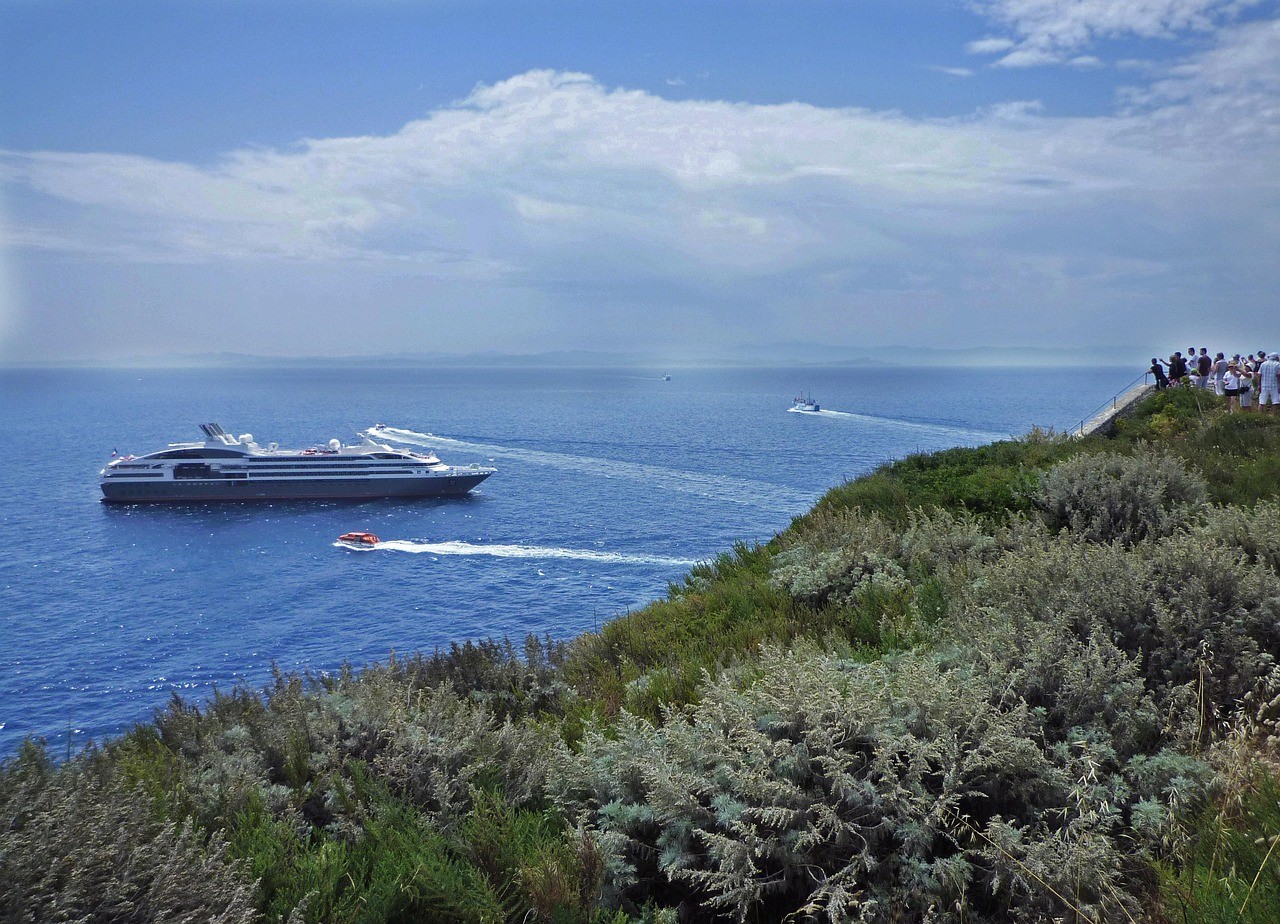 La Corse vue du pont : ce qui rend l'Île de Beauté incontournable dans une croisière en Méditerranée