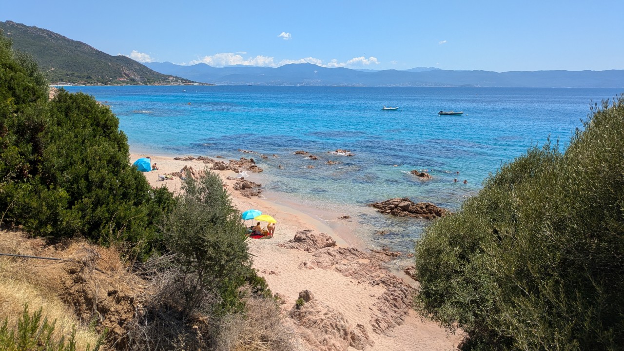 Comment rejoindre les plus belles plages du Golfe d'Ajaccio sans voiture de location