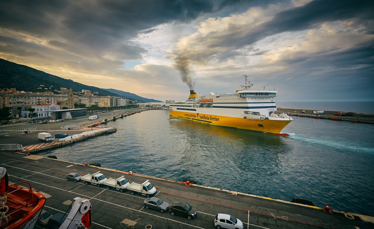 Ferry Corsica Ferries dans le port de Bastia
