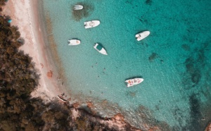 Tour des plages corses en semi rigide habitable, 8m la bonne taille