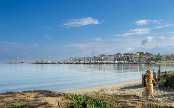 Séjour en camping à Saint Florent pour découvrir les plages du nord 