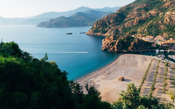 La grande plage de Porto en Corse